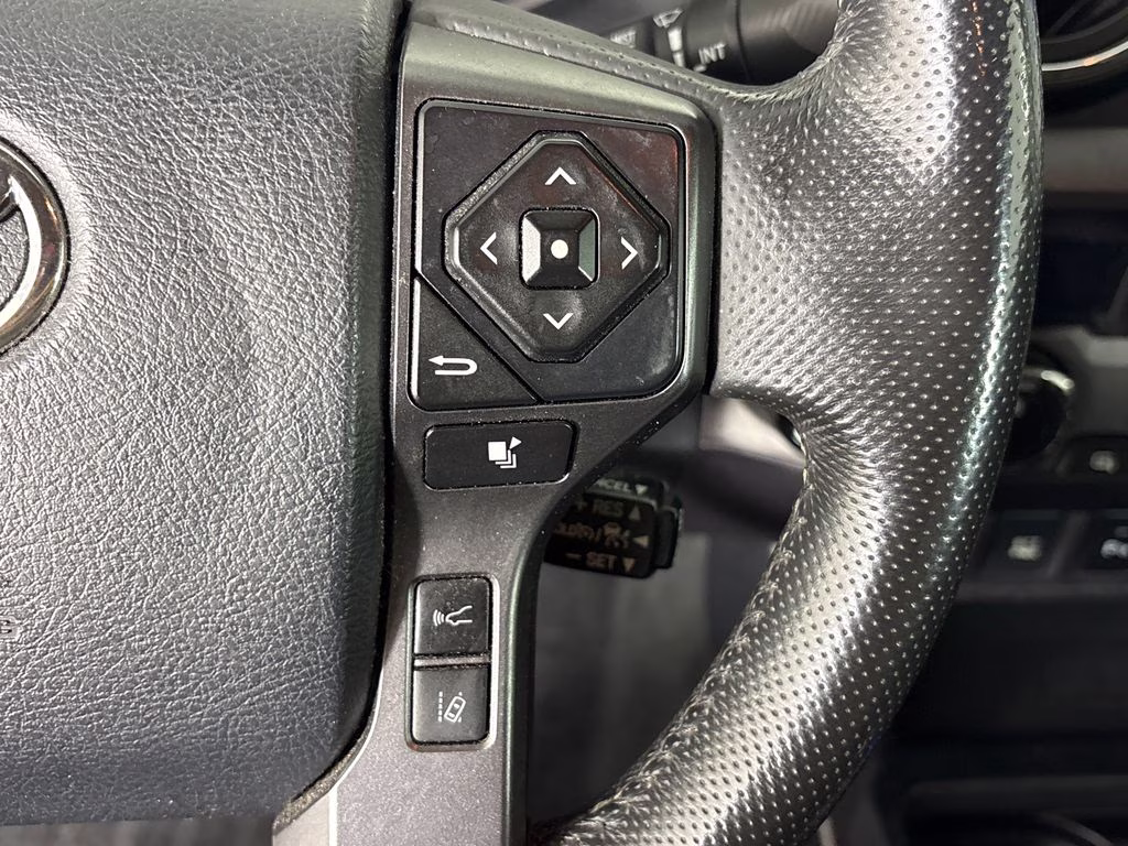 2018 Super White Toyota Tacoma TRD Off-Road 4X4 Truck