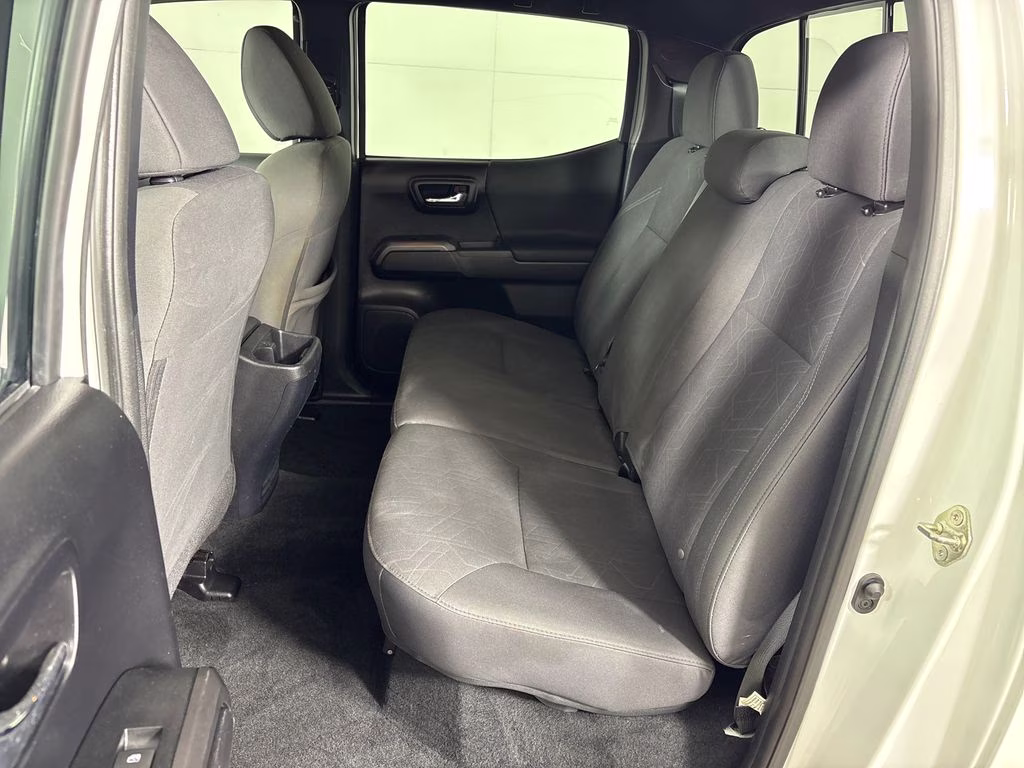 2018 Super White Toyota Tacoma TRD Off-Road 4X4 Truck