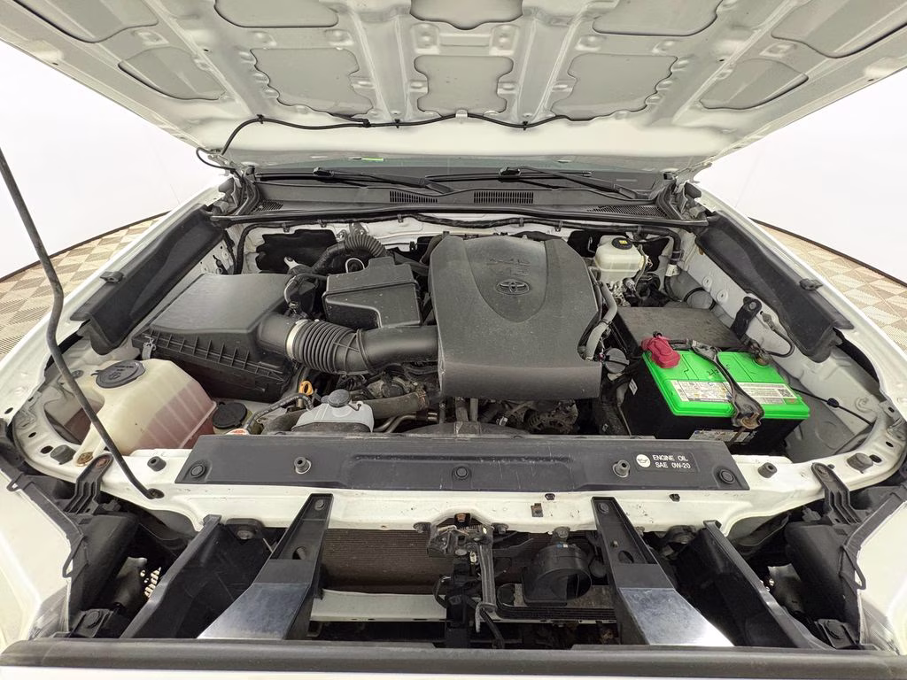 2018 Super White Toyota Tacoma TRD Off-Road 4X4 Truck
