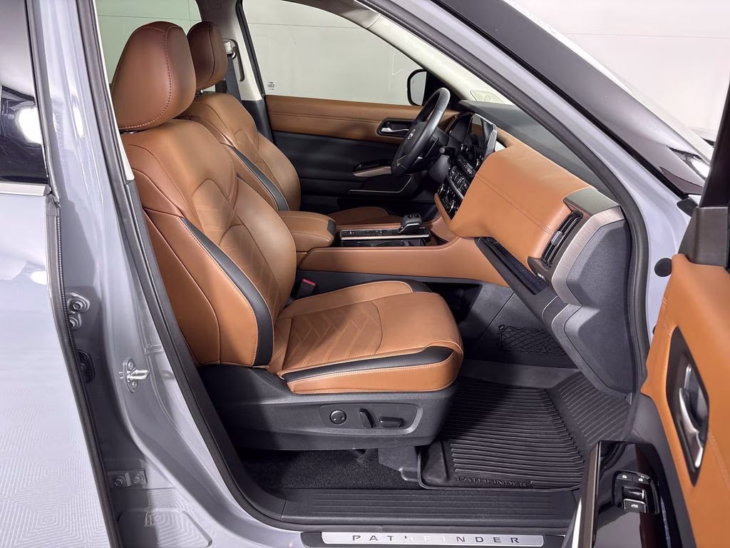 2025 Solid Gray/Super Black Nissan Pathfinder Platinum FWD SUV