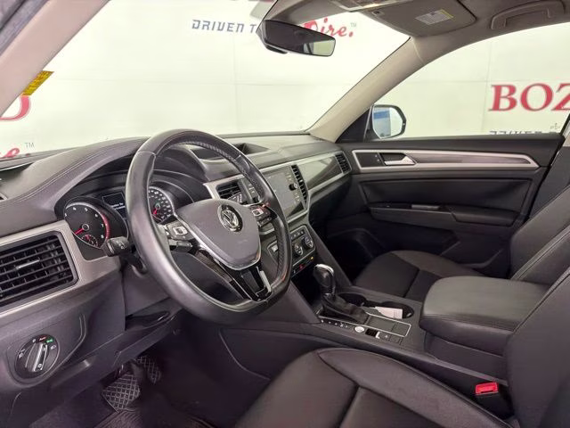 2019 Silver Volkswagen Atlas 2.0T SE w/Technology FWD SUV