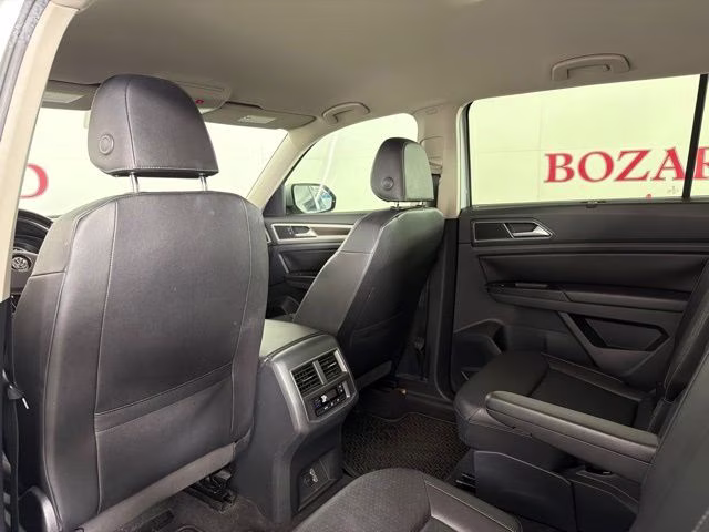 2019 Silver Volkswagen Atlas 2.0T SE w/Technology FWD SUV