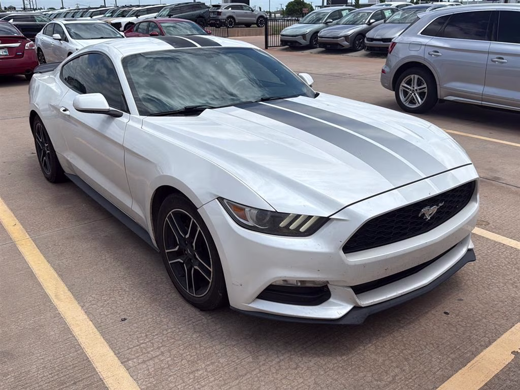 2017 WHITE Ford Mustang RWD