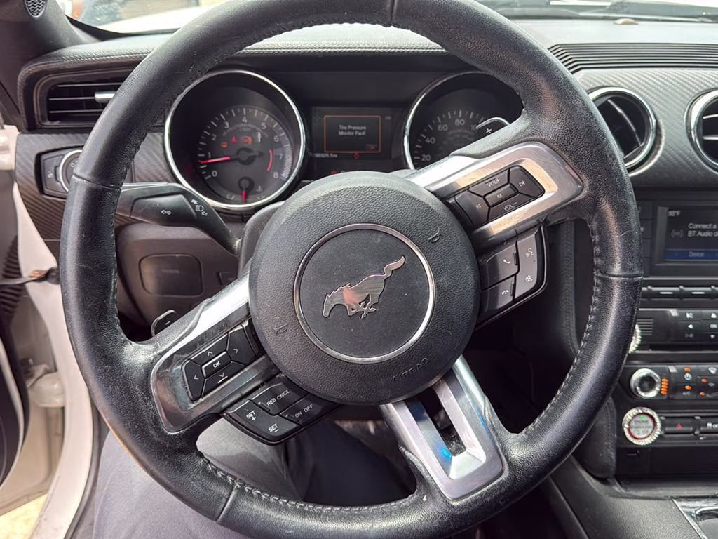 2017 WHITE Ford Mustang RWD