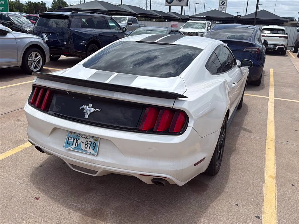 2017 WHITE Ford Mustang RWD