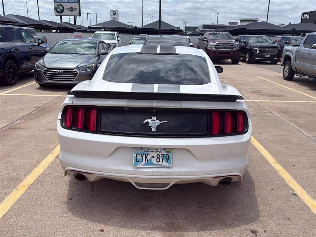 2017 WHITE Ford Mustang RWD