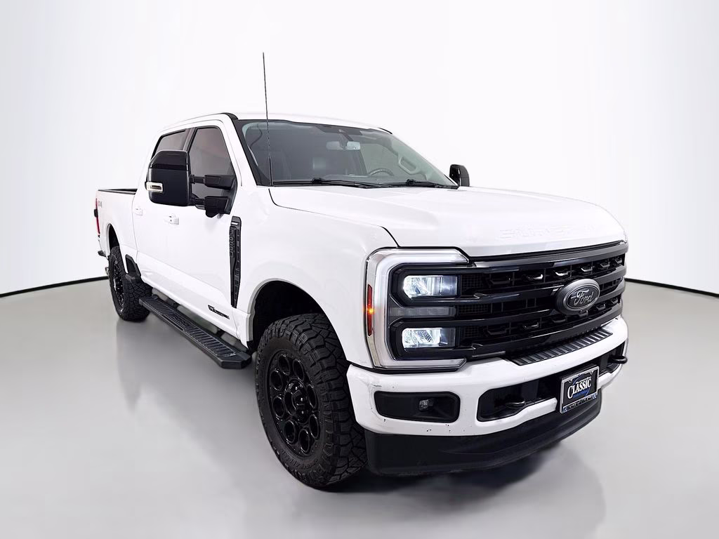 2024 Oxford White Ford Super Duty F-250 SRW Lariat 4X4 Truck
