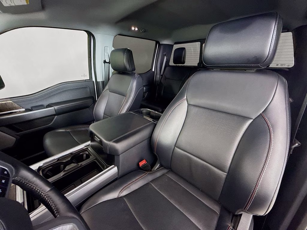 2024 Oxford White Ford Super Duty F-250 SRW Lariat 4X4 Truck