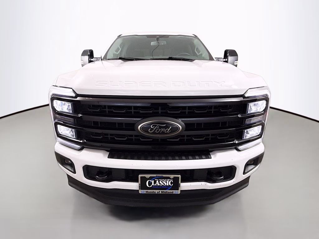 2024 Oxford White Ford Super Duty F-250 SRW Lariat 4X4 Truck