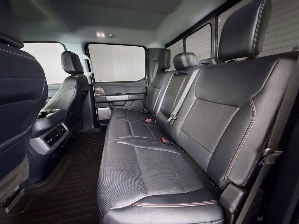2024 Oxford White Ford Super Duty F-250 SRW Lariat 4X4 Truck