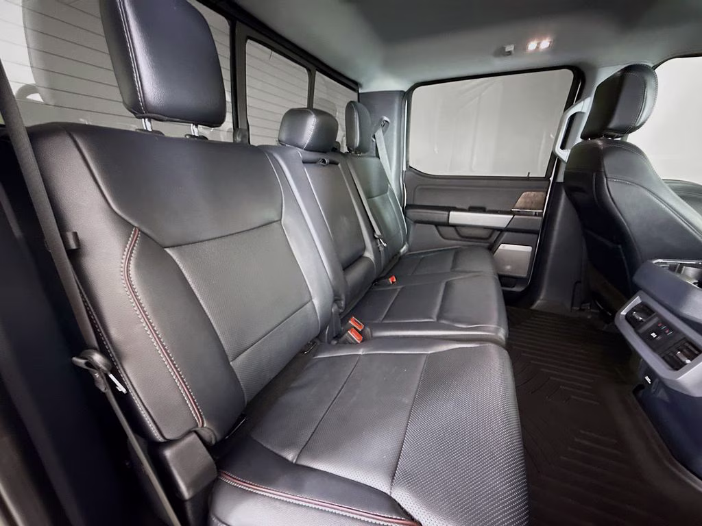 2024 Oxford White Ford Super Duty F-250 SRW Lariat 4X4 Truck