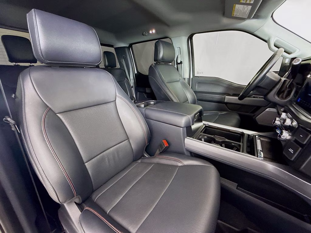 2024 Oxford White Ford Super Duty F-250 SRW Lariat 4X4 Truck