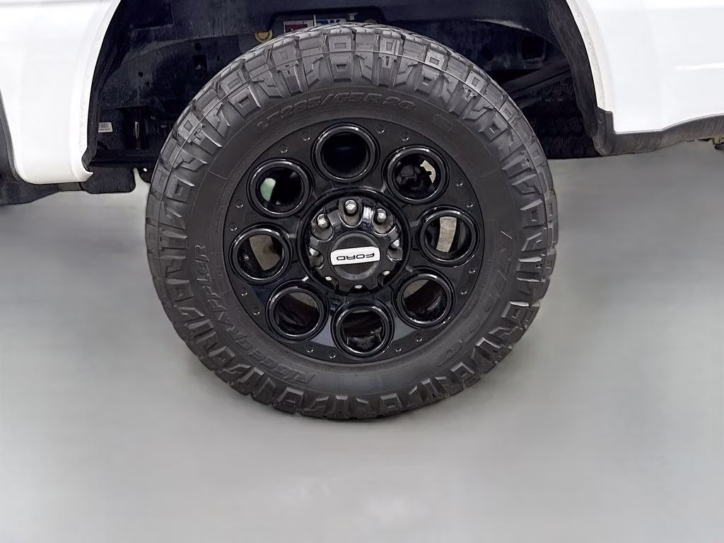 2024 Oxford White Ford Super Duty F-250 SRW Lariat 4X4 Truck