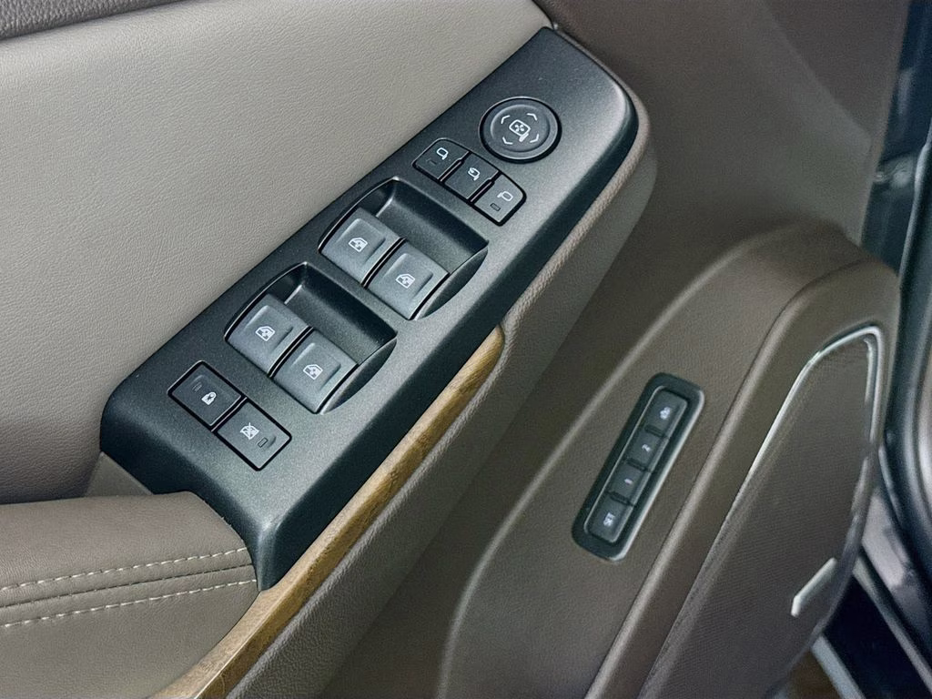 2020 Carbon Black Metallic GMC Yukon Denali RWD SUV