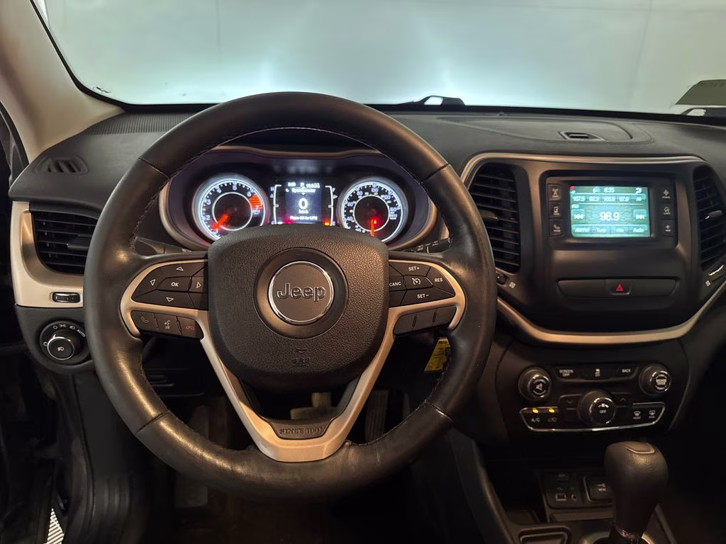 2017 Granite Crystal Metallic Clearcoat Jeep Cherokee Latitude FWD SUV