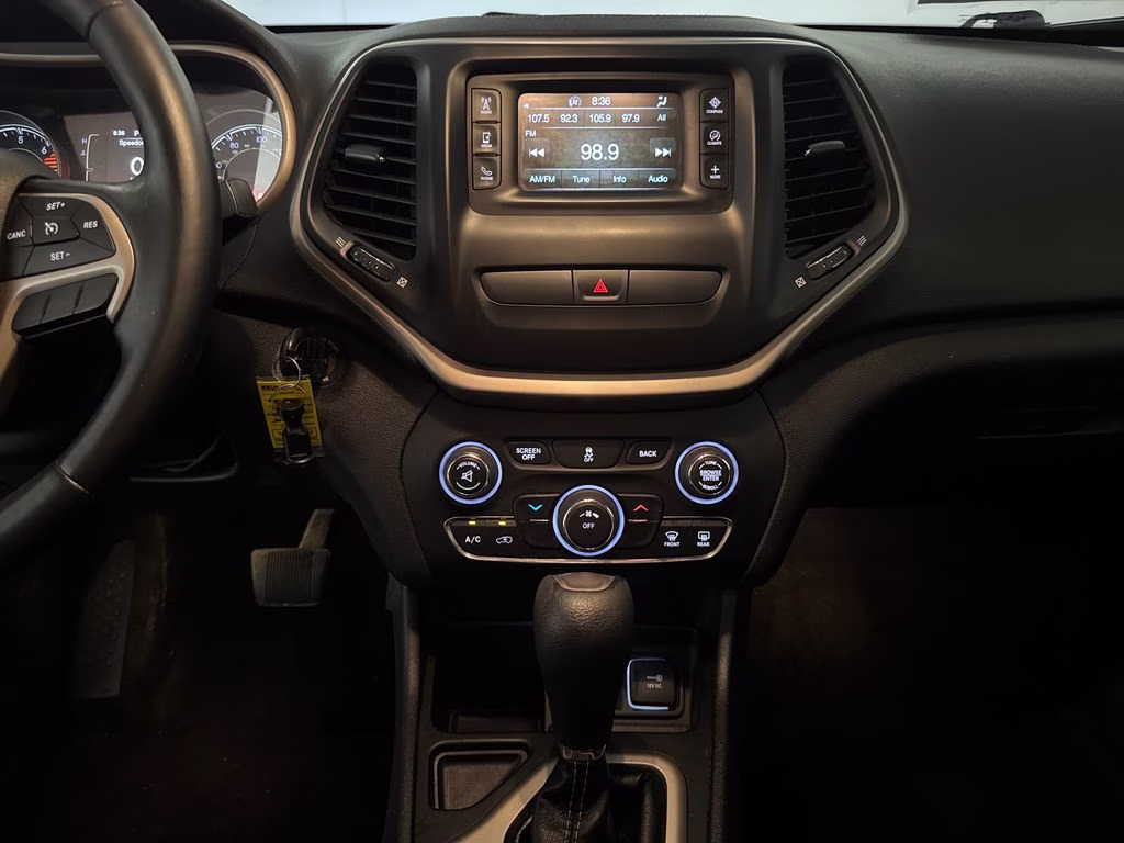 2017 Granite Crystal Metallic Clearcoat Jeep Cherokee Latitude FWD SUV