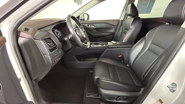 2023 Pearl White Tricoat Nissan Rogue SV AWD SUV