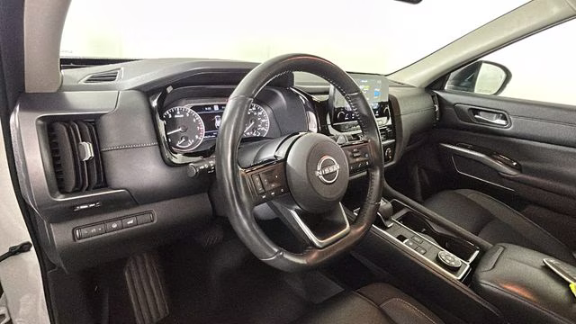 2023 Pearl White Tricoat/Super Black Nissan Pathfinder SL 4X4 SUV
