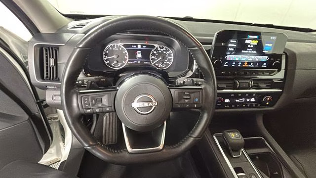 2023 Pearl White Tricoat/Super Black Nissan Pathfinder SL 4X4 SUV