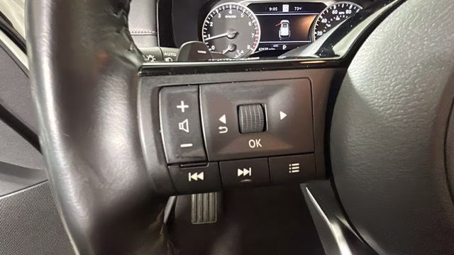 2023 Pearl White Tricoat/Super Black Nissan Pathfinder SL 4X4 SUV