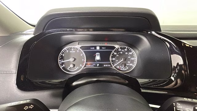 2023 Pearl White Tricoat/Super Black Nissan Pathfinder SL 4X4 SUV