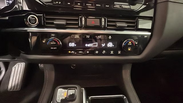 2023 Pearl White Tricoat/Super Black Nissan Pathfinder SL 4X4 SUV