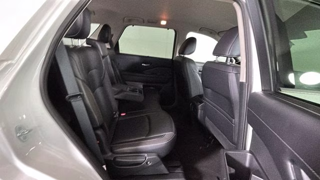 2023 Pearl White Tricoat/Super Black Nissan Pathfinder SL 4X4 SUV