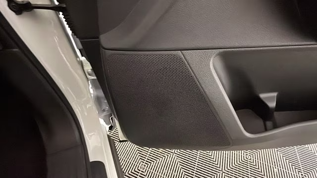 2023 Pearl White Tricoat/Super Black Nissan Pathfinder SL 4X4 SUV