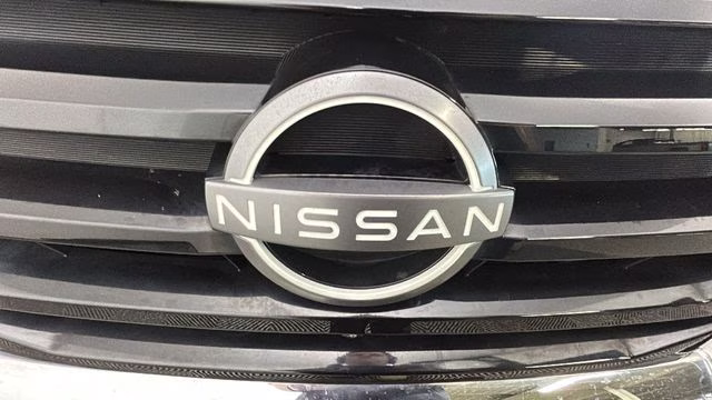 2023 Pearl White Tricoat/Super Black Nissan Pathfinder SL 4X4 SUV