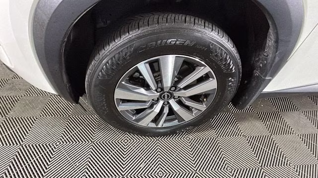 2023 Pearl White Tricoat/Super Black Nissan Pathfinder SL 4X4 SUV