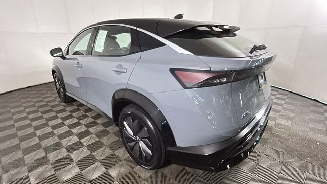 2023 Boulder Gray Pearl/Black Diamond Pearl Nissan ARIYA ENGAGE FWD SUV