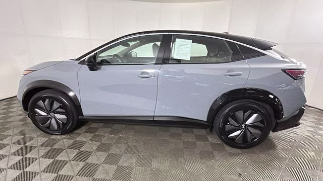 2023 Boulder Gray Pearl/Black Diamond Pearl Nissan ARIYA ENGAGE FWD SUV
