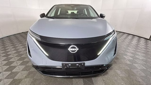 2023 Boulder Gray Pearl/Black Diamond Pearl Nissan ARIYA ENGAGE FWD SUV