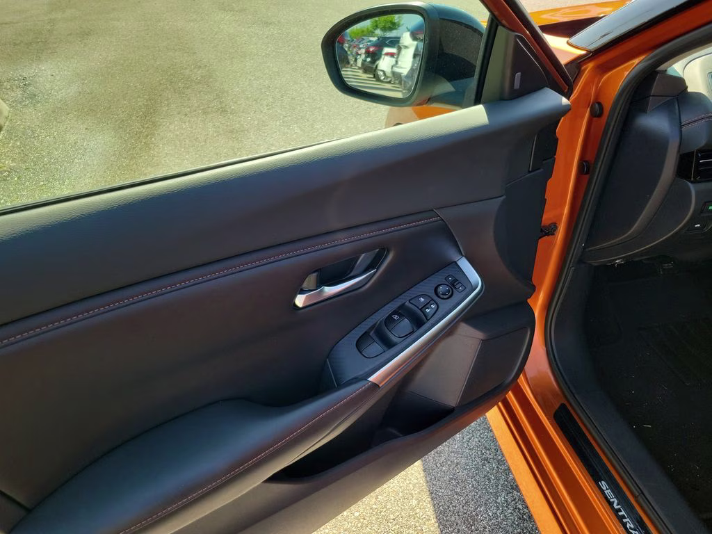 2021 Monarch Orange/Super Black Nissan Sentra SR FWD Sedan
