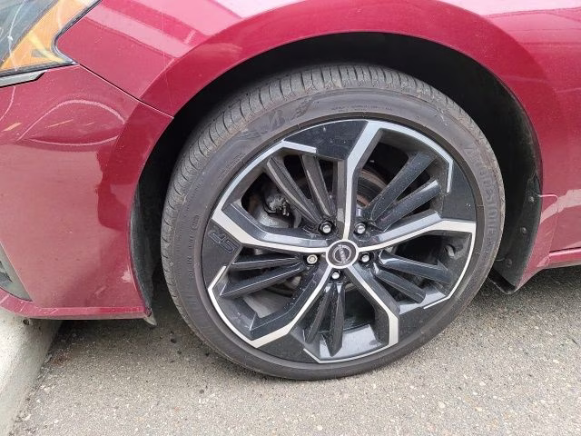 2023 Brilliant Silver Metallic Nissan Altima 2.5 SR AWD Sedan
