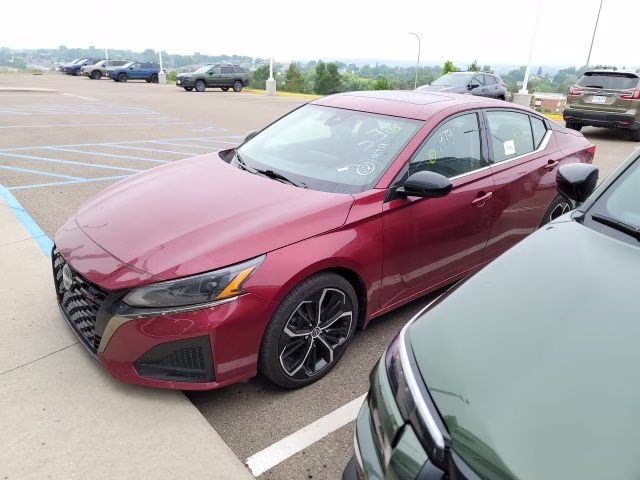2023 Brilliant Silver Metallic Nissan Altima 2.5 SR AWD Sedan