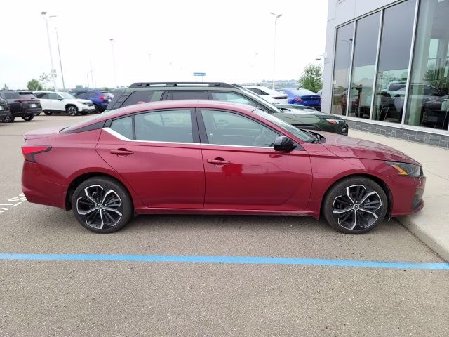 2023 Brilliant Silver Metallic Nissan Altima 2.5 SR AWD Sedan