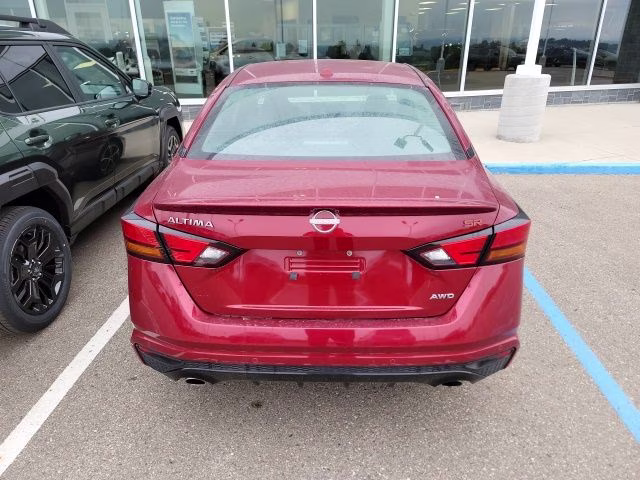 2023 Brilliant Silver Metallic Nissan Altima 2.5 SR AWD Sedan