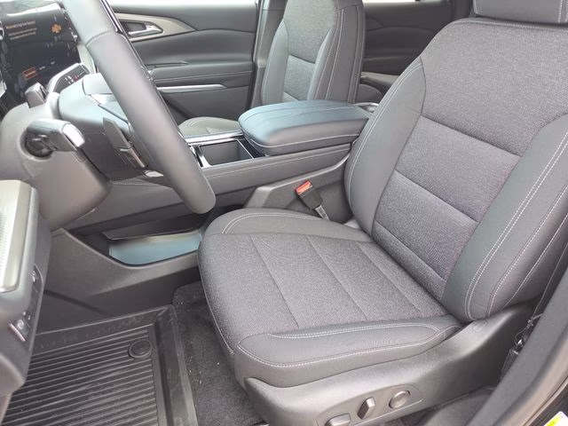2026 Mosaic Black Metallic Chevrolet Traverse LT AWD SUV