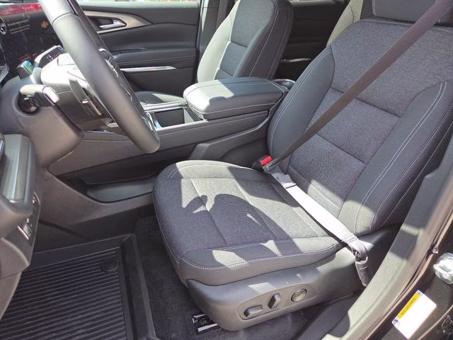 2026 Mosaic Black Metallic Chevrolet Traverse LT AWD SUV