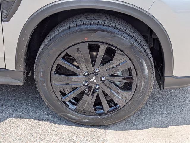 2026 Alloy Silver Metallic Mitsubishi Outlander Sport 2.0 LE 4X4 SUV