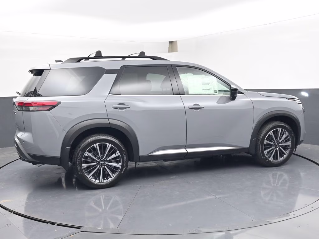 2026 Boulder Gray Pearl Nissan Pathfinder Platinum FWD SUV