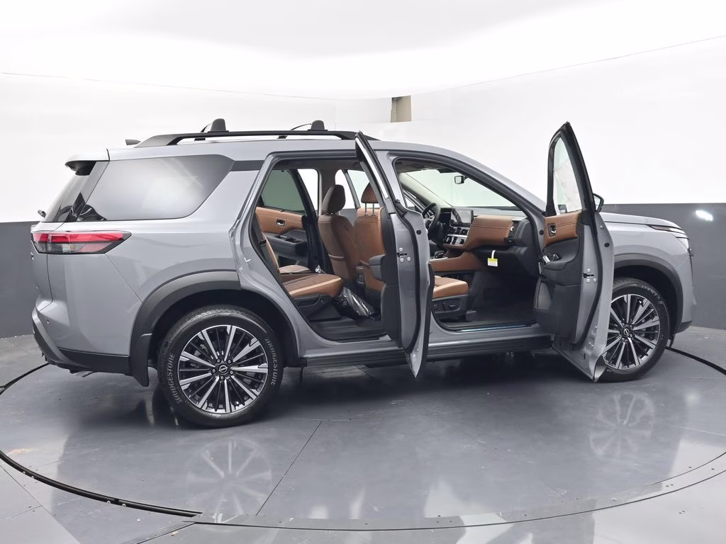 2026 Boulder Gray Pearl Nissan Pathfinder Platinum FWD SUV