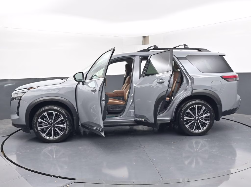 2026 Boulder Gray Pearl Nissan Pathfinder Platinum FWD SUV