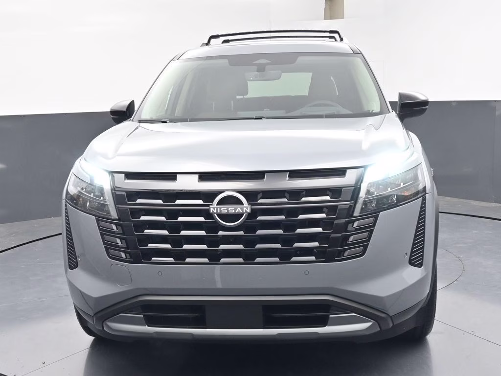 2026 Boulder Gray Pearl Nissan Pathfinder Platinum FWD SUV