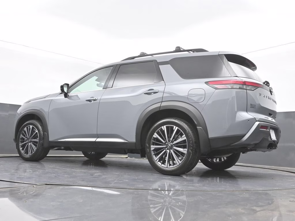 2026 Boulder Gray Pearl Nissan Pathfinder Platinum FWD SUV