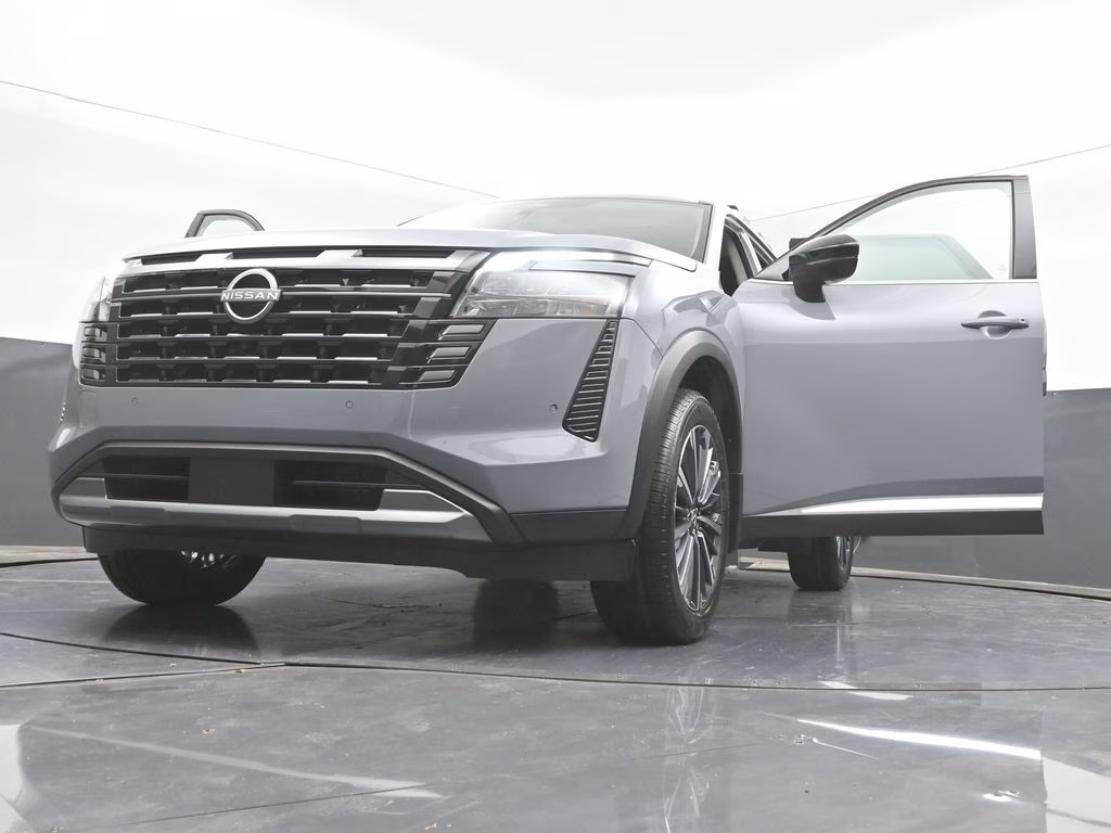2026 Boulder Gray Pearl Nissan Pathfinder Platinum FWD SUV