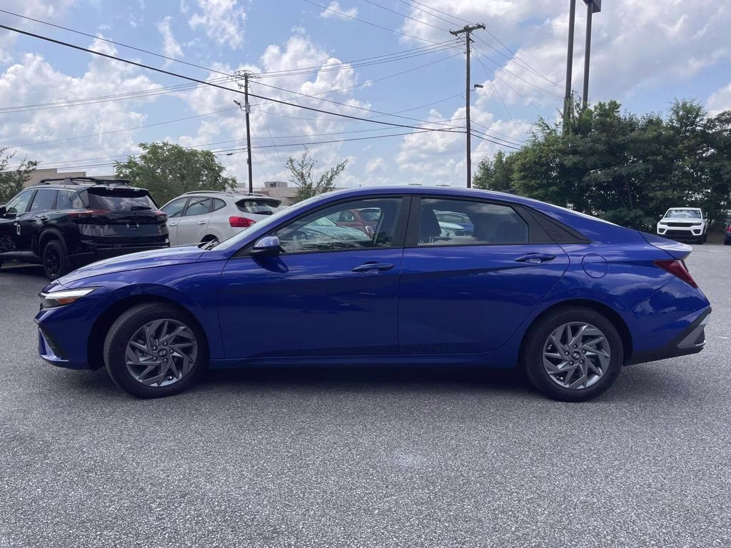 2025 Intense Blue Hyundai Elantra Hybrid Blue FWD Sedan