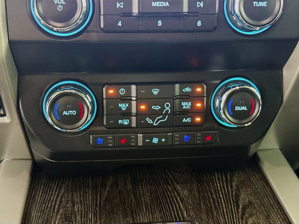 2021 Gray Metallic Ford Super Duty F-250 SRW Lariat 4X4 Truck