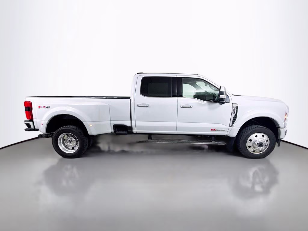 2026 Avalanche Ford Super Duty F-450 DRW Platinum 4X4 Truck
